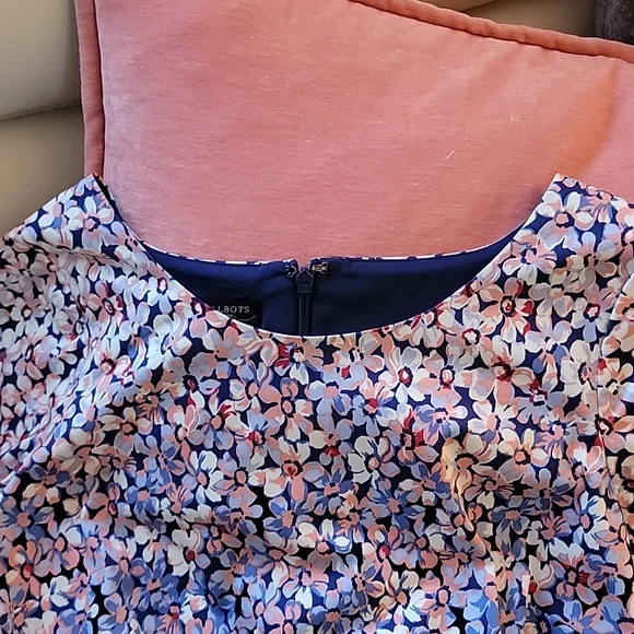 EUC TALBOTS Floral Dress SZ 8P Light Colors And Shades Of Blue - Picture 8 of 11